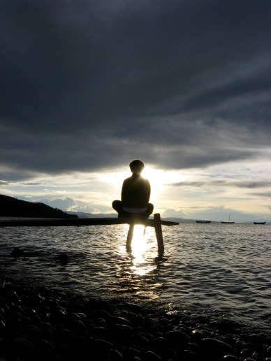 Yoga_and_meditation_on_Lake_Titicaca_Bolivia