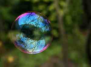 300px-Reflection_in_a_soap_bubble_edit