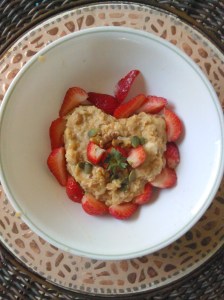 Receta de crema de garbanzos dulce con sabor a vainilla y fresas. Foto por Yaisha Vargas. Copyright ©2015