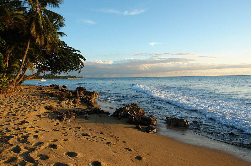800px-puerto_rico_beaches_01-wikimedia-commons