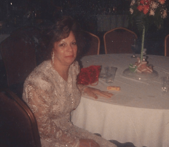 foto mami en el senior prom de mi hermana