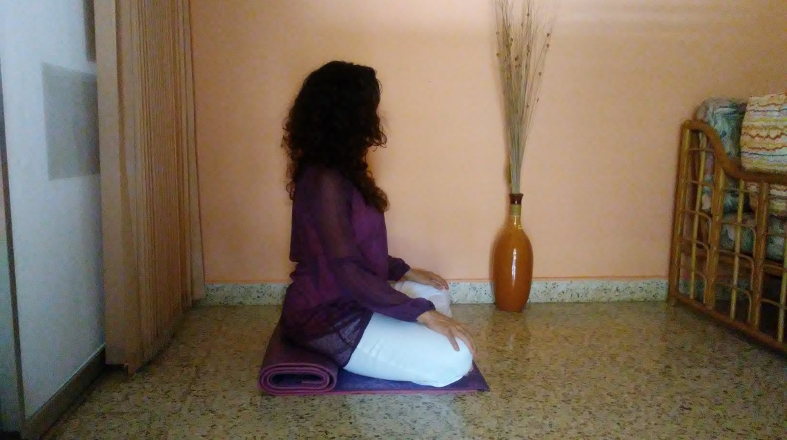 Postura con el yoga mat